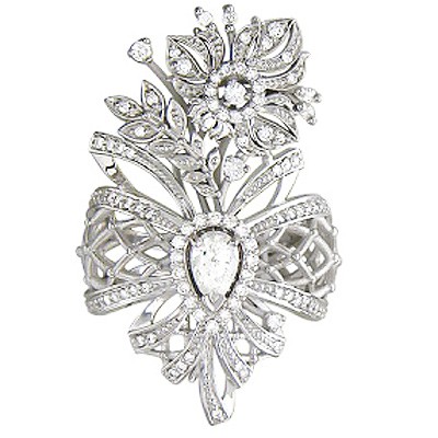 Дизайнерское кольцо в виде цветка из коллекции "ELEGANCE" с бриллиантами из белого золота 750 пробы фото
