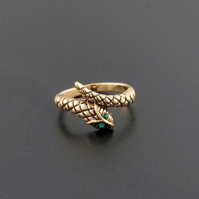 Символичное кольцо в виде змеи с ювелирной эмалью и кристаллами, бижутерия фото