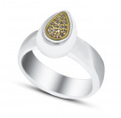 Кольцо с цирконами и керамикой из серебра 925 пробы цвет металла белый 5.64 гр.