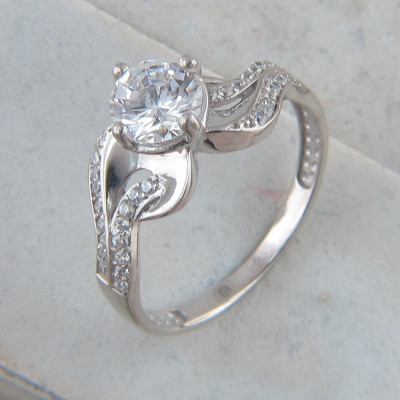 Художественное кольцо с фианитами из серебра 925 пробы фото