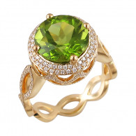 Царственное кольцо с хризолитом и бриллиантами из желтого золота 750 пробы фото