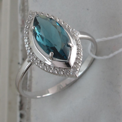 Степенное кольцо с фианитами и кристаллом из серебра 925 пробы фото