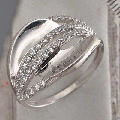 Люксовое кольцо с фианитами из серебра 925 пробы фото