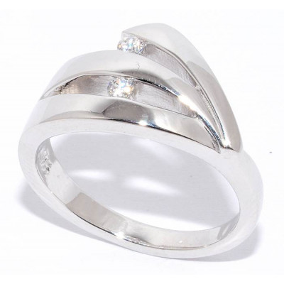 Кольцо с цирконами из серебра 925 пробы цвет металла белый 5.17 гр. фото
