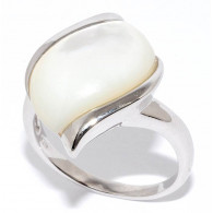 Кольцо с перламутром из серебра 925 пробы цвет металла белый 5.66 гр. фото