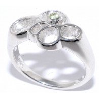 Кольцо с хризолитом из серебра 925 пробы фото