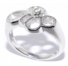 Кольцо с хризолитом из серебра 925 пробы цвет металла белый 4.26 гр.