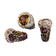 Кольцо с бриллиантами, сапфирами, эмалью, рубинами и гиацинтом из комбинированного золота 750 пробы фото