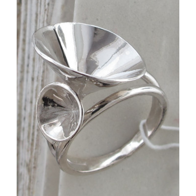Кольцо из серебра 925 пробы с родированием фото