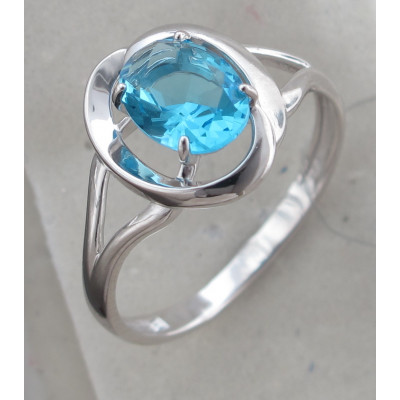 Кольцо с кристаллом из серебра 925 пробы фото
