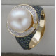 Кольцо с жемчугом, бриллиантами, сапфирами и тсаворитами из желтого золота 585 пробы