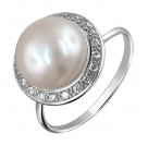 Кольцо с жемчугом и фианитами из серебра 925 пробы цвет металла белый 3.7 гр.