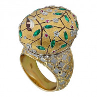 Кольцо с бриллиантами, изумрудами и рубинами из комбинированного золота 750 пробы фото
