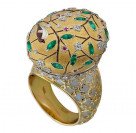 Кольцо с бриллиантами, изумрудами и рубинами из комбинированного золота 750 пробы
