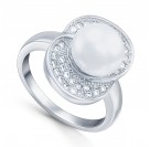 Кольцо с цирконами и жемчугом из серебра 925 пробы цвет металла белый 4.82 гр.