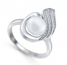 Кольцо с цирконами и жемчугом из серебра 925 пробы 4.23 гр. цвет металла белый