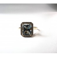 Кольцо с топазом и  фианитом из красного золота 585 пробы фото