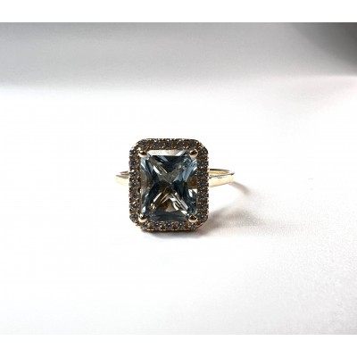 Кольцо с топазом и  фианитом из красного золота 585 пробы фото