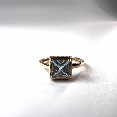 Кольцо с топазом и  фианитом из красного золота 585 пробы фото