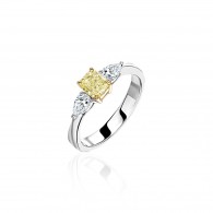 Кольцо с бриллиантом из комбинированного золота 750 пробы фото