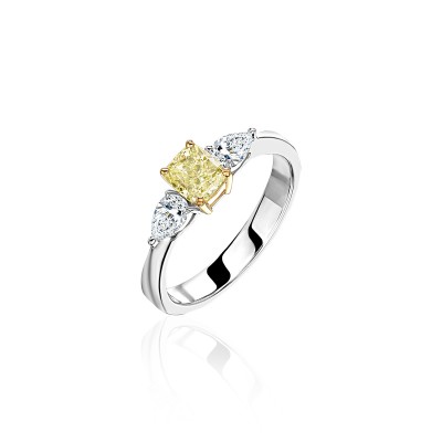 Кольцо с бриллиантом из комбинированного золота 750 пробы фото