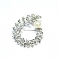 Броши и булавки с Майорика и кристаллом фото