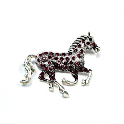 Броши и булавки с кристаллом фото