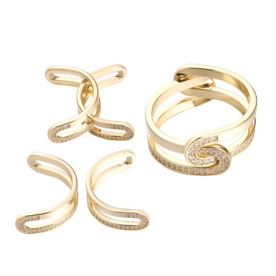 Кольцо с цирконом из серебра 925 пробы фото