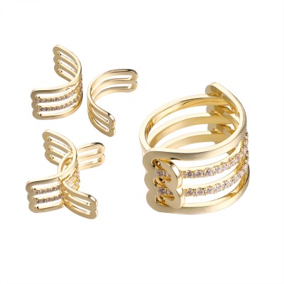 Кольцо с цирконом из серебра 925 пробы фото