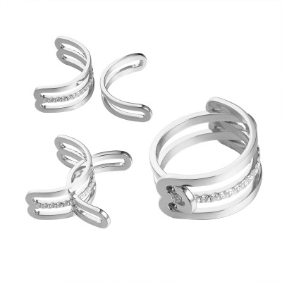 Кольцо с цирконом из серебра 925 пробы фото