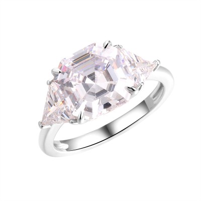 Кольцо с цирконом из серебра 925 пробы фото