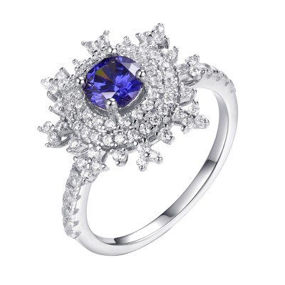 Кольцо с цирконом из серебра 925 пробы фото