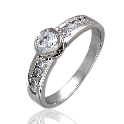 Модное помолвочное кольцо с фианитами из серебра 925 пробы фото