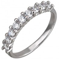Безупречное кольцо с дорожкой фианитов из серебра 925 пробы фото
